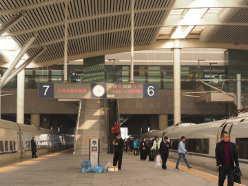 中国　大連駅　高速鉄道