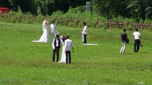 中国東北部　長春の人口公園での結婚式用の写真撮影